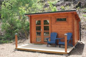 Fotografie z fotogalerie ubytování The Dogwood Cabin - Cowichan Valley Bunkie Glamping v destinaci Duncan