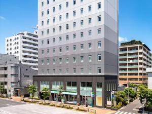 a large white building on a city street at Comfort Hotel Tokyo Kiyosumi Shirakawa in Tokyo