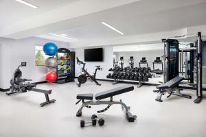 Fitness centrum a/nebo fitness zařízení v ubytování The Pell, Part of JdV by Hyatt