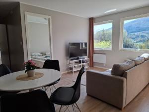 TV a/nebo společenská místnost v ubytování Nature View Apartment in Espeland
