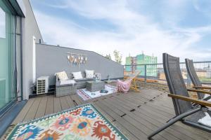 Balkón nebo terasa v ubytování Rooftop Flower Power Apartmant