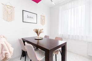 Fotografie z fotogalerie ubytování Rooftop Flower Power Apartmant v destinaci Brno