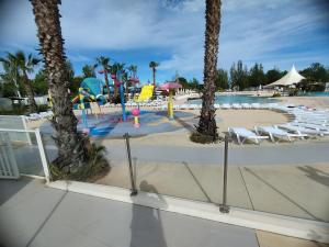 Herní místnost nebo prostor pro děti v ubytování mobil home Vias plage