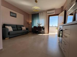 Η κουζίνα ή μικρή κουζίνα στο Holiday House 1- Kallithea Halkidiki