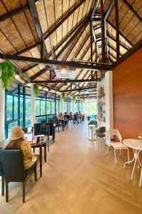 Restaurace v ubytování Phorpun Resort Lampang
