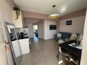 Μια τηλεόραση ή/και κέντρο ψυχαγωγίας στο Holiday House 1- Kallithea Halkidiki