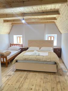 Postel nebo postele na pokoji v ubytování Marash Rrgalla Guesthouse