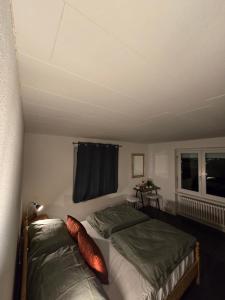 Rúm í herbergi á Eco Home