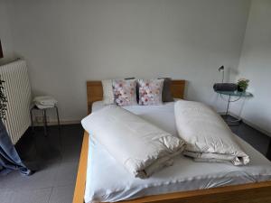 Rúm í herbergi á Eco Home
