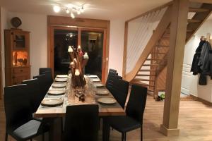 Fotografie z fotogalerie ubytování Chalet Familial avec Jacuzzi v destinaci Samoëns