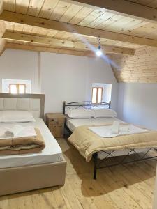 Postel nebo postele na pokoji v ubytování Marash Rrgalla Guesthouse