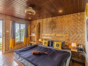 The Hosteller Bhandardara客房内的一张或多张床位