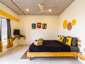 The Hosteller Bhandardara的电视和/或娱乐中心