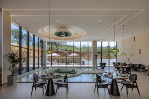 Bazén v ubytování Xinchi Sakura Valley Resort nebo v jeho okolí