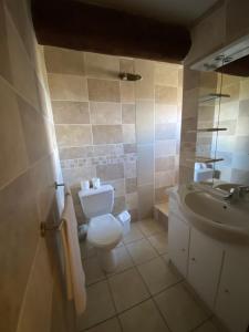 Koupelna v ubytování Hôtel MAS DE LAYALLE