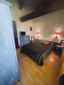 Postel nebo postele na pokoji v ubytování Hôtel MAS DE LAYALLE