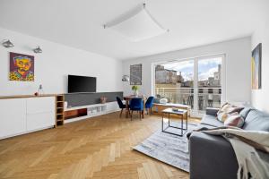 Et tv og/eller underholdning på Silver House by Praia Apartments Gdynia Centrum Wanna Parking 5 min do Plaży