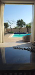 a view of a pool with aopheemetery at maison piscine clos ,wifi, 2 chambres près de la mer in Bourgneuf-en-Retz