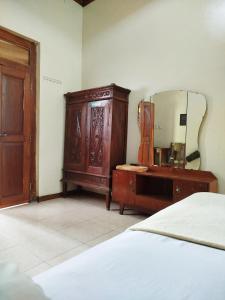 Postel nebo postele na pokoji v ubytování Dapur Ethnic Homestay
