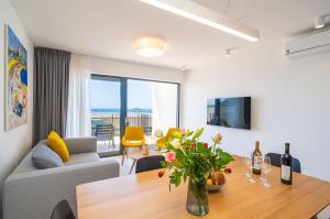 TV a/nebo společenská místnost v ubytování Soline Rocks Resort