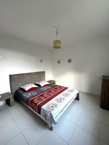 Ένα ή περισσότερα κρεβάτια σε δωμάτιο στο Maison avec vue mer