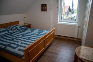Posteľ alebo postele v izbe v ubytovaní Urlaub wie früher bei Oma