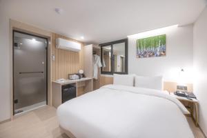 Kuchyň nebo kuchyňský kout v ubytování Hotel BELLUS