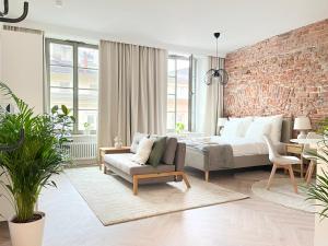 Postel nebo postele na pokoji v ubytování Studio Premium with Air Conditioning for couples in the heart of Krakow, Main Square