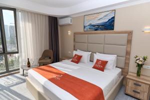 Postel nebo postele na pokoji v ubytování Crown Hotel + 37 fotografií