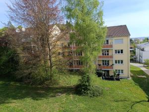 Κήπος έξω από το Zimmer mit Sonnenaufgang, Kühlschrank, Ventilator und ruhiger Innenhof Obergeschoss bei Koberstein