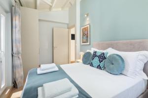 Postel nebo postele na pokoji v ubytování Gangadis Luxury House