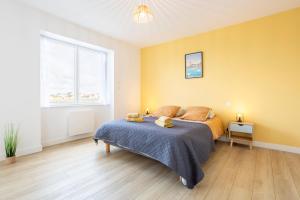 a bedroom with a bed with a teddy bear on it at Ti Penn ar Porz - Vue port in Tréffiagat