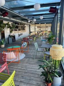 A restaurant or other place to eat at Sundeck botel - party boat