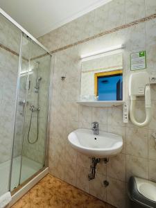 Koupelna v ubytování Nature Hotel Lukanc + 37 fotografií