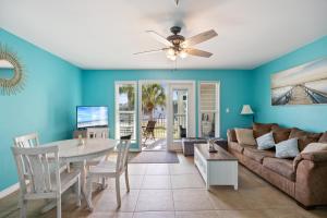 Μια τηλεόραση ή/και κέντρο ψυχαγωγίας στο Grand Caribbean East Unit 213