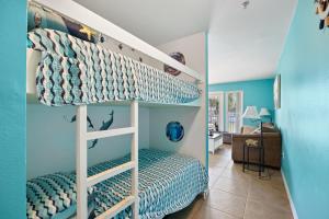 Ένα ή περισσότερα κρεβάτια σε δωμάτιο στο Grand Caribbean East Unit 213 +31 φωτογραφίες