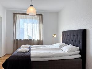 Postel nebo postele na pokoji v ubytování Säffle Suites by Svaneholm Hotel