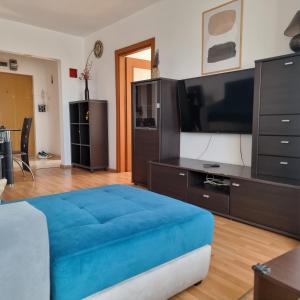 Televisor o centre d'entreteniment de Comfy Flat with Amazing Views- 2BDR Spacious - Landmark & City