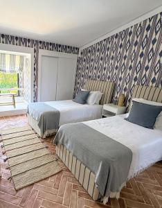 two beds in a room with two beds sidx sidx sidx at Quinta do Lago, Victory Village N 63 in Almancil +25 photos