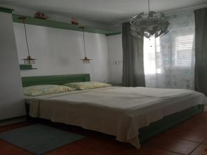 Postel nebo postele na pokoji v ubytování Guest House Green Corner Supetarska Draga