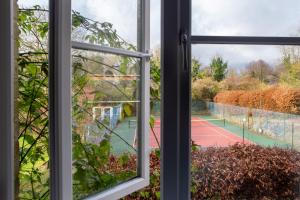 Εγκαταστάσεις για τένις ή/και σκουός στο Cosy ή εκεί κοντά