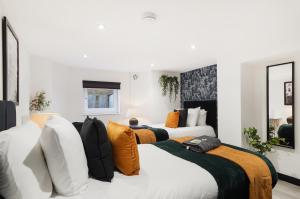 Gallery image of Sleek and Stylish Yorkshire Gem - Sleeps 4 in Castleford +13 photos