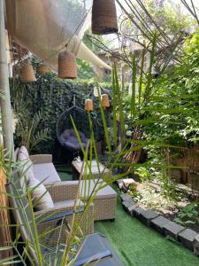 O grădină în afara City Garden Apartments