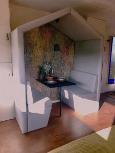 Posezení v ubytování LA MAISON DES BOIS D'OCRE - Gîte Appart Design - Clim Pkg Wifi Jardin à 10mn de Dijon