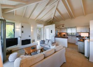 Η κουζίνα ή μικρή κουζίνα στο Forte Vento Villa