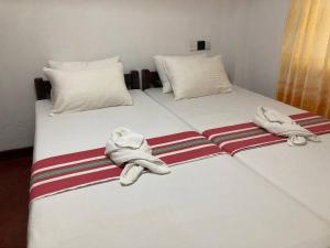 Postel nebo postele na pokoji v ubytování Grand Villa Hikkaduwa