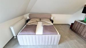 Postel nebo postele na pokoji v ubytování Moderne Apartments mit Klima, perfekter Anbindung ins Zentrum und kostenlose Parkplätze!