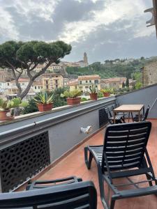 a balcony with chairs and a view of a city at Cav Casa Brunella in Castiglione della Pescaia