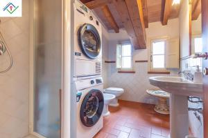 a bathroom with a washing machine and a sink at Villa Nobile Oasi Lucca Appartamento Terrazza in Porcari +18 photos