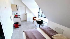 Postel nebo postele na pokoji v ubytování Moderne Apartments mit Klima, perfekter Anbindung ins Zentrum und kostenlose Parkplätze!